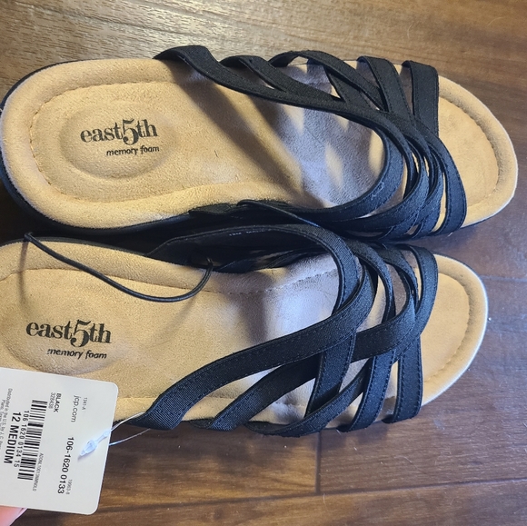 NWT East 5th memory foam black strappy slide on sandals - Picture 5 of 5